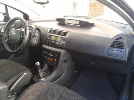Hola a todos.
Vendo Citroen C4 VTR Plus en perfecto estado, 52. 000kms, 3 puertas, color negro metalizado, 00