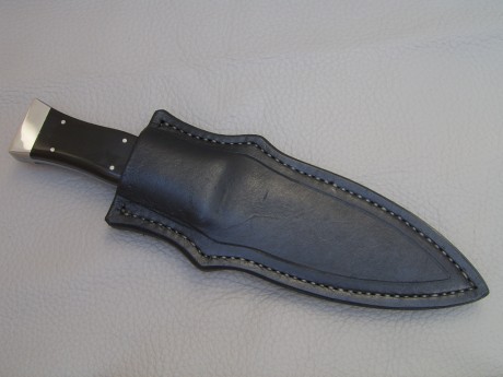 Pequeño cuchillo tradicional escoces, originalmente utilizado para comer y preparar la carne, cortar el 00