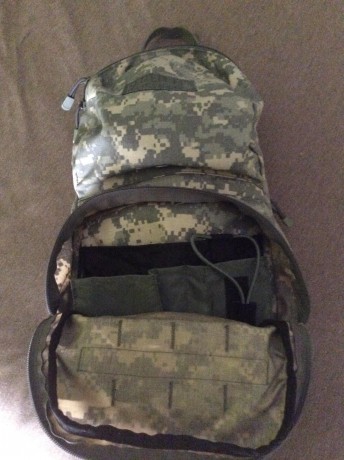  Buenas a todos

     Vendo mochila de hidratacion original CAMELBACK, ( nada de copias chinas), dos compartimentos 02