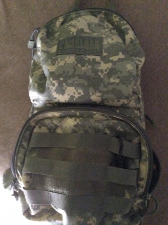  Buenas a todos

     Vendo mochila de hidratacion original CAMELBACK, ( nada de copias chinas), dos compartimentos 01