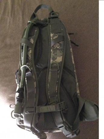  Buenas a todos

     Vendo mochila de hidratacion original CAMELBACK, ( nada de copias chinas), dos compartimentos 00