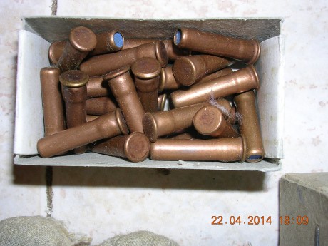 Anteayrer cuando iba a buscar caracoles, me he encontrado con una amigo, me ha dicho que le acompañara 20