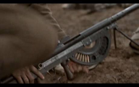 Compañeros,

En vista de las ganas de algunos (Elcafe, Wilcow, Vrakk, etc) por adivinar armas de películas 20