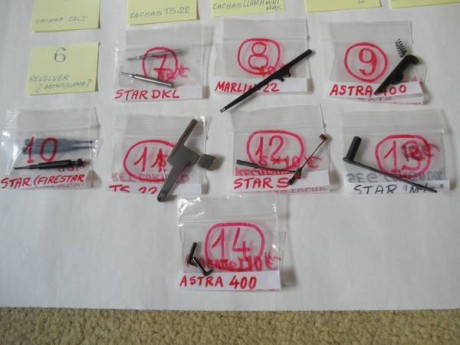 Foto 1 .- Tornillos cachas Colt 1911 (4 tornillos):  15  €
Foto 2 .- Tornillos cachas TS .22 (4 tornillos): 01