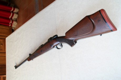 Ahi va otro:

El primero de los dos que se venda salva al otro:

Es un arma muy robusta, de las de antes 02