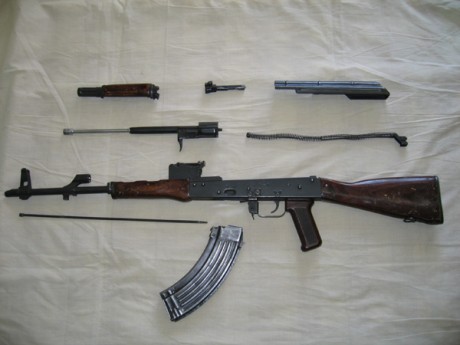  Автомат Калашникова образца 1947 года 
 Automatico Kalashnikov Modelo 1947  

Es sin duda, en la actualidad, 122