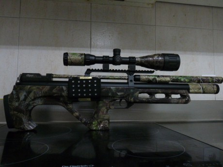 Como sabeis pensaba pintarla de "camo",pero me ha dao por tirar de rollo de cinta de "camuflaje" 12
