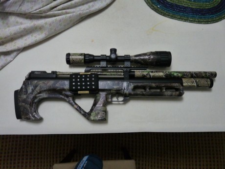 Como sabeis pensaba pintarla de "camo",pero me ha dao por tirar de rollo de cinta de "camuflaje" 11