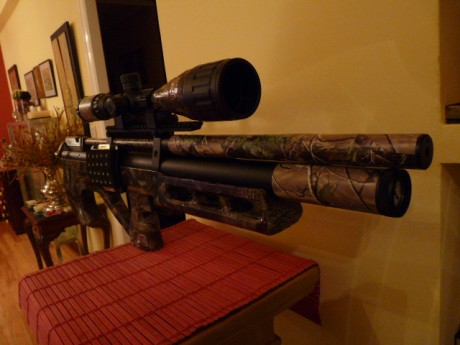 Como sabeis pensaba pintarla de "camo",pero me ha dao por tirar de rollo de cinta de "camuflaje" 10
