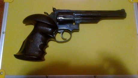 Cambio carabina J.W. 22lr de cerrojo y revolver Llama Comanche 22lr de 6 pulgadas con cacha anatómica 02
