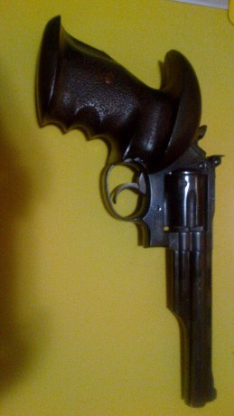 Cambio carabina J.W. 22lr de cerrojo y revolver Llama Comanche 22lr de 6 pulgadas con cacha anatómica 00