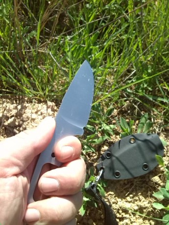 Os presento este pequeño cuchillo que a pesar de su tamaño y supuesta simpleza es de gran utilidad y tiene 01