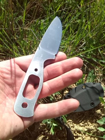 Os presento este pequeño cuchillo que a pesar de su tamaño y supuesta simpleza es de gran utilidad y tiene 10