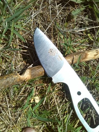 Os presento este pequeño cuchillo que a pesar de su tamaño y supuesta simpleza es de gran utilidad y tiene 22