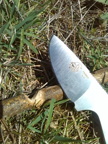 Os presento este pequeño cuchillo que a pesar de su tamaño y supuesta simpleza es de gran utilidad y tiene 21