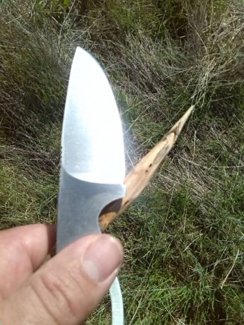 Os presento este pequeño cuchillo que a pesar de su tamaño y supuesta simpleza es de gran utilidad y tiene 20