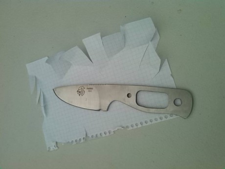 Os presento este pequeño cuchillo que a pesar de su tamaño y supuesta simpleza es de gran utilidad y tiene 52