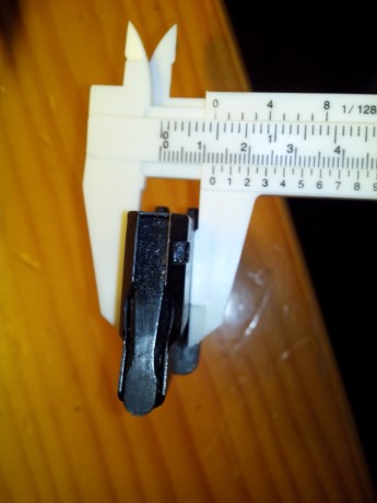 Vendo éste cargador para carabina ERMA ESG 22 en calibre .22 WMR. 25€
Carabina que es una modificación 40