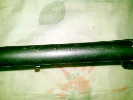 Por lo que sé los revólveres "Colt Single Action Army" presentaban la siguinte leyenda:
" 00