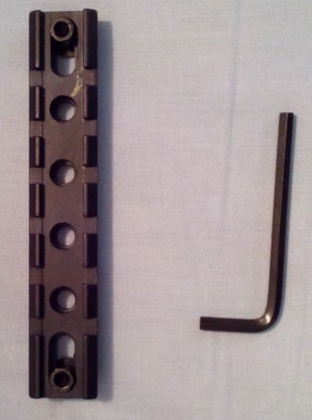 Vendo railes para guardamanos de AR15 construidos en aluminio con tornillería de acero pavonado.

15€ 00