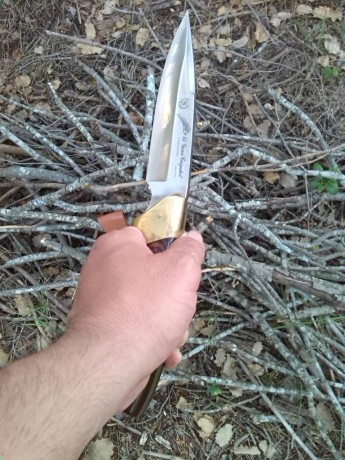 Tenía muchas ganas de presentar este viejo cuchillo de la marca española Nieto, el modelo “El Gran Cazador” 02
