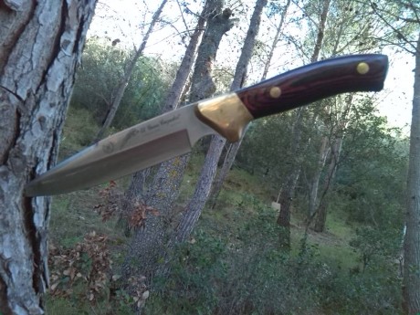 Tenía muchas ganas de presentar este viejo cuchillo de la marca española Nieto, el modelo “El Gran Cazador” 01