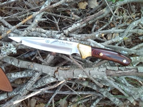 Tenía muchas ganas de presentar este viejo cuchillo de la marca española Nieto, el modelo “El Gran Cazador” 12