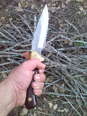 Tenía muchas ganas de presentar este viejo cuchillo de la marca española Nieto, el modelo “El Gran Cazador” 11