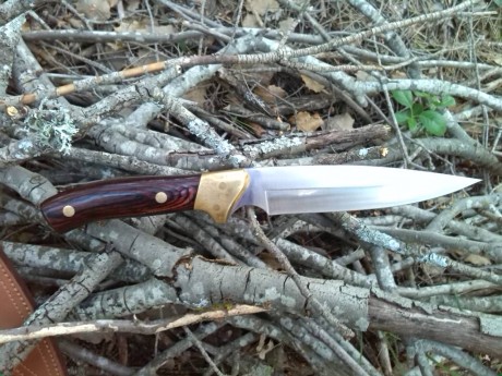 Tenía muchas ganas de presentar este viejo cuchillo de la marca española Nieto, el modelo “El Gran Cazador” 20