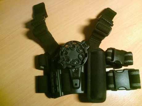 Se venden las siguientes fundas de la marca BLACKHAWK, en perfecto estado (nuevas o casi nuevas), y con 31