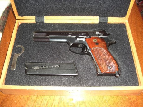 Vendo Smith Wesson Master 52. Cachas de tiro Morini. 01