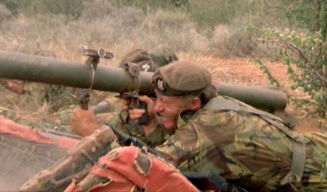 Compañeros,

En vista de las ganas de algunos (Elcafe, Wilcow, Vrakk, etc) por adivinar armas de películas 10