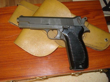 Hace unos días encontré por casualidad en una web extranjera un arma a la venta que hacía muchos años 100