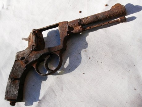 Hace unos días encontré por casualidad en una web extranjera un arma a la venta que hacía muchos años 90