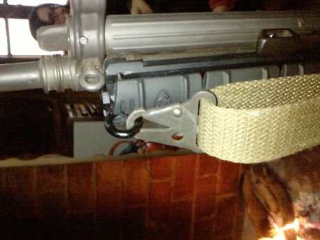 Buenas.
Los que tengáis un CETME C con el guardamanos táctico con los 3 raíles picantiny y la correa portafusa 22
