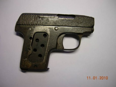Hace unos días encontré por casualidad en una web extranjera un arma a la venta que hacía muchos años 71