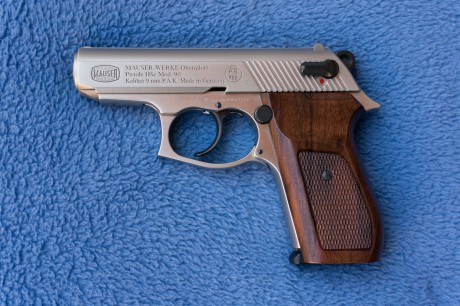 De mi coleccion personal, pongo a la venta esta detonadora. Se trata de una Mauser HSC 90 de 9mm PAK en 00