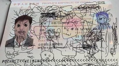 Un chino no puede salir de Corea del Sur porque su hijo dibuja en su pasaporte

Un niño chino de 4 años 00