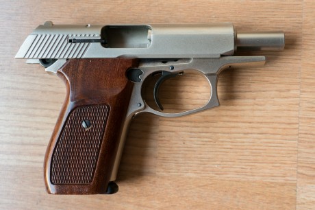 De mi coleccion personal, pongo a la venta esta detonadora. Se trata de una Mauser HSC 90 de 9mm PAK en 12