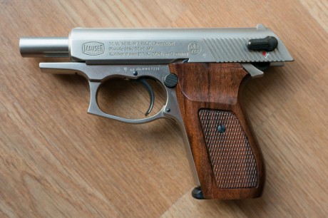 De mi coleccion personal, pongo a la venta esta detonadora. Se trata de una Mauser HSC 90 de 9mm PAK en 11