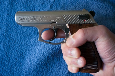 De mi coleccion personal, pongo a la venta esta detonadora. Se trata de una Mauser HSC 90 de 9mm PAK en 10