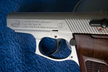 De mi coleccion personal, pongo a la venta esta detonadora. Se trata de una Mauser HSC 90 de 9mm PAK en 41
