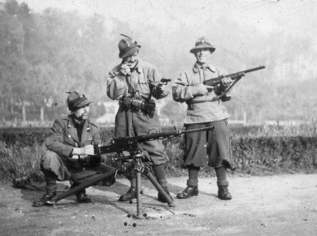 Hace unos días encontré por casualidad en una web extranjera un arma a la venta que hacía muchos años 100