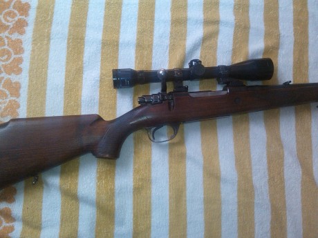 Se vende rifle Santa Barbara cal. 243, con monturas Appel y visor Tasco, 4 X 40.
Su precio es de 500 euros. 00