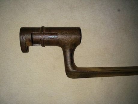 Hola queria saber si podriais ayudarme con esta bayoneta supuestamente francesa, mide 54 cms, es de las 01