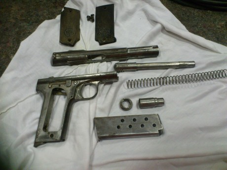 Hola,acabo de adquirir una astra 400 en la subasta de mi zona y tengo una duda,esta pistola no tiene ningun 02