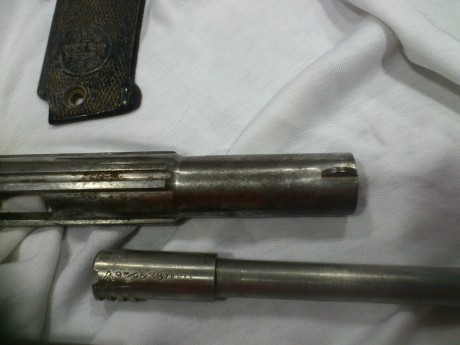 Hola,acabo de adquirir una astra 400 en la subasta de mi zona y tengo una duda,esta pistola no tiene ningun 01