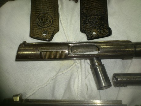 Hola,acabo de adquirir una astra 400 en la subasta de mi zona y tengo una duda,esta pistola no tiene ningun 00