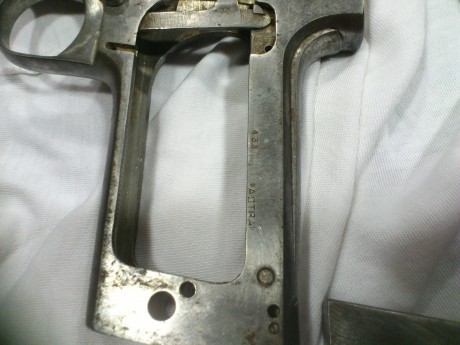 Hola,acabo de adquirir una astra 400 en la subasta de mi zona y tengo una duda,esta pistola no tiene ningun 20