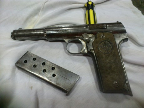 Hola,acabo de adquirir una astra 400 en la subasta de mi zona y tengo una duda,esta pistola no tiene ningun 41